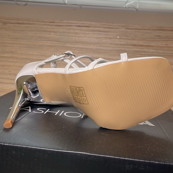 Fashion Nova Leveling Up white Heels size 6 NWB - Picture 7 of 8